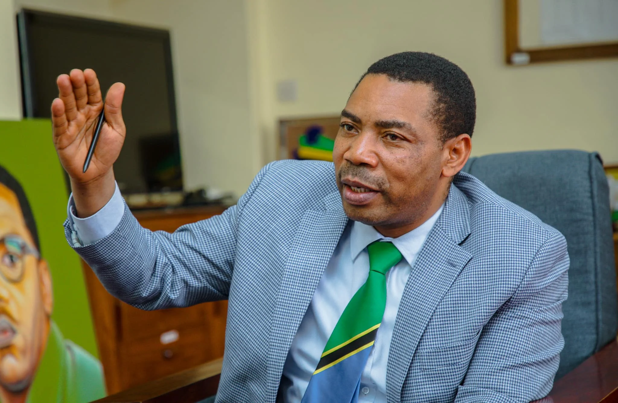 Ifahamu Safari ya Dkt.Mwigulu Nchemba: Kutoka Mchumi Mpole Hadi Waziri Mkuu wa Tanzania