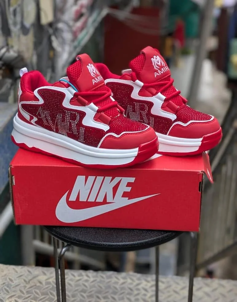 NIKE